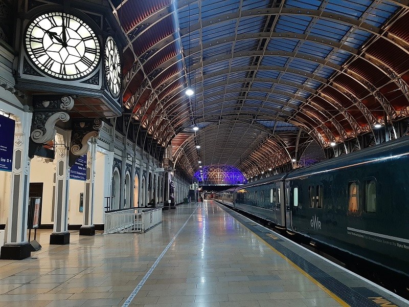 night riviera sleeper train gwr london paddington station