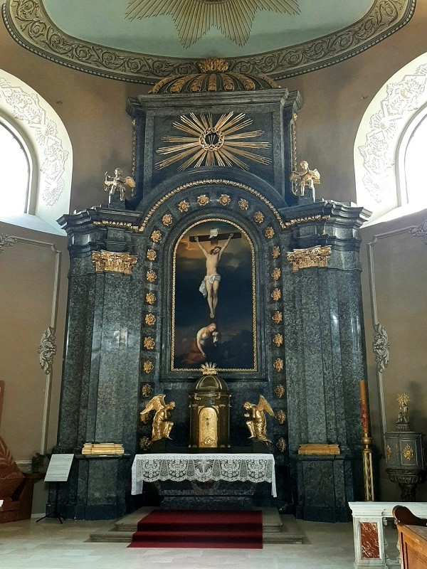 side altar cathedral