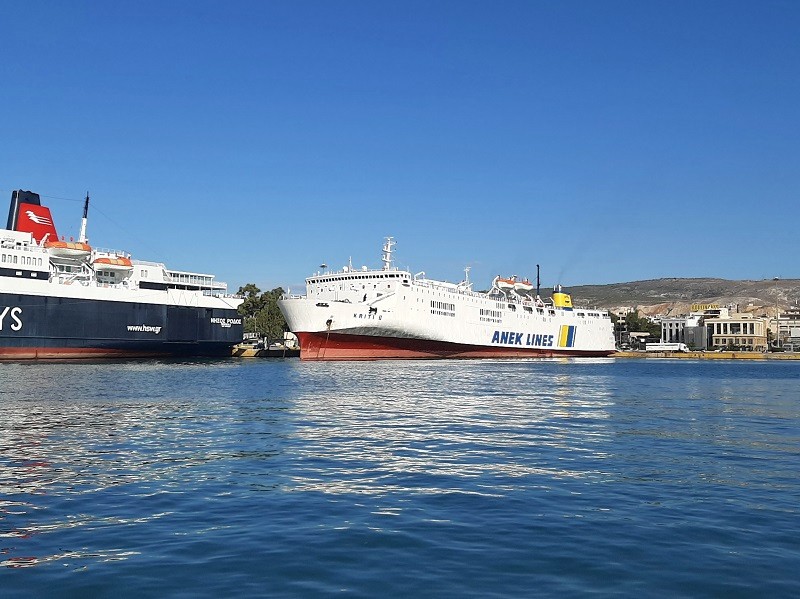 piraeus port harbour passenger ferries anek lines