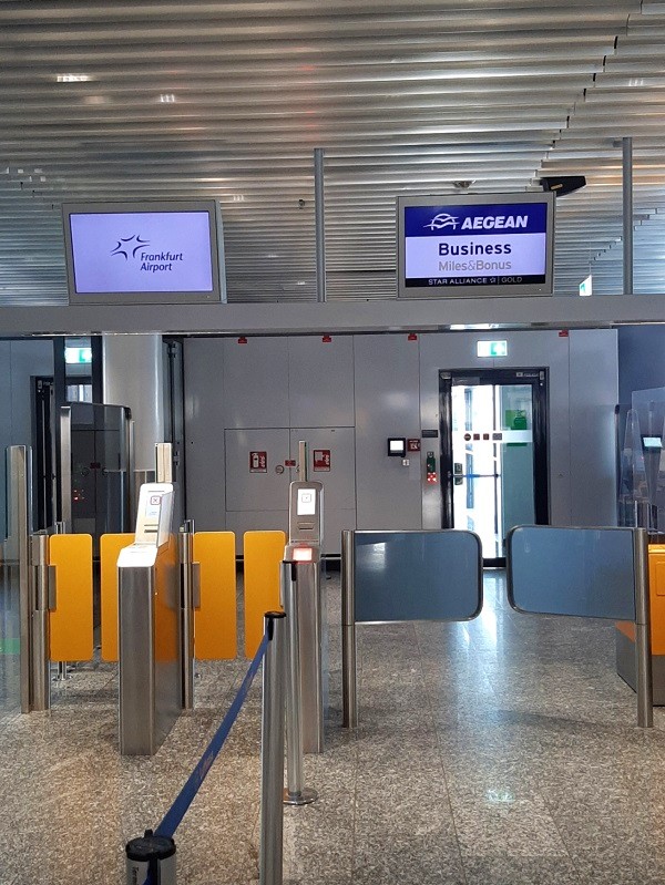 frankfurt athens flight boarding gate