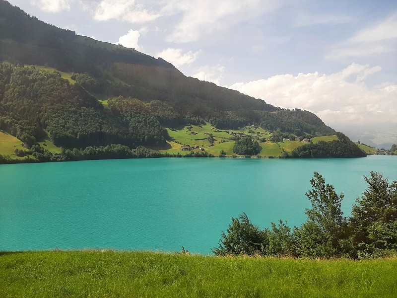 lake lungern switzerland