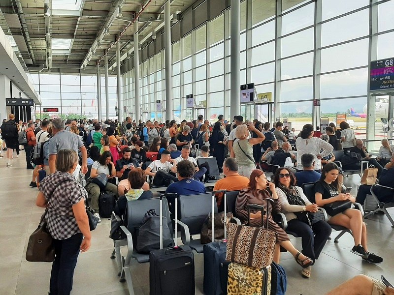 gate area tirana airport