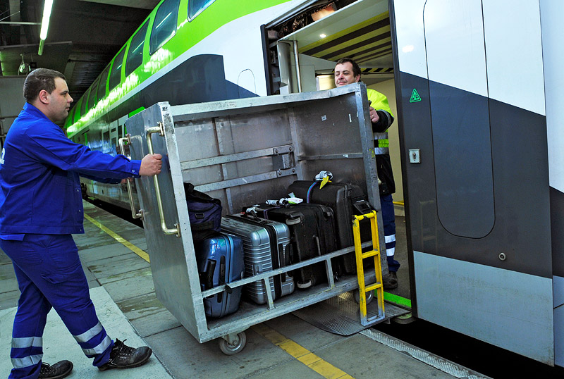 CAT train checked luggage