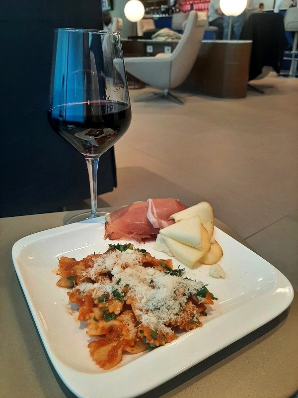 business lounge pasta ita airways