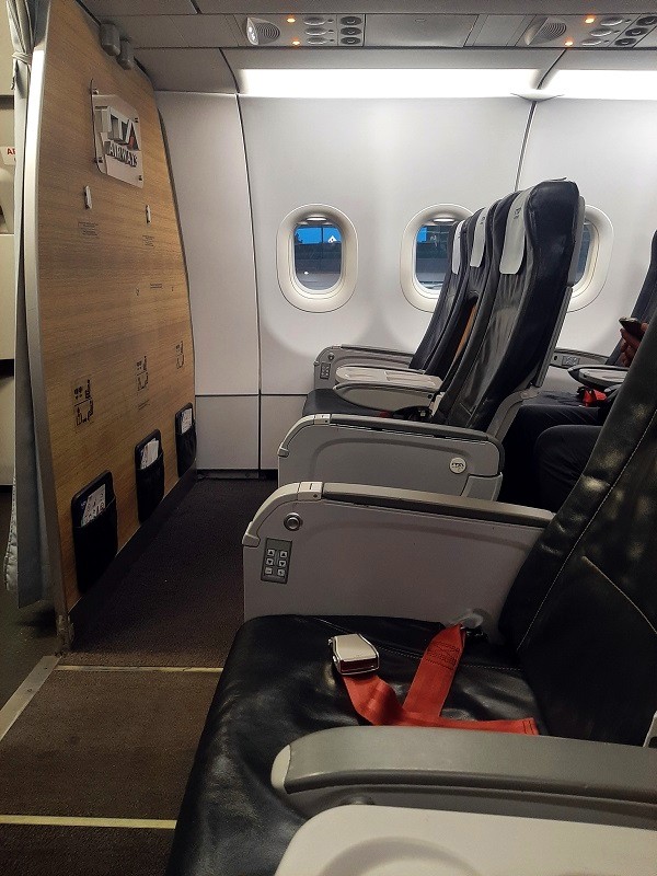 ita airways airbus a320 business class rome milan