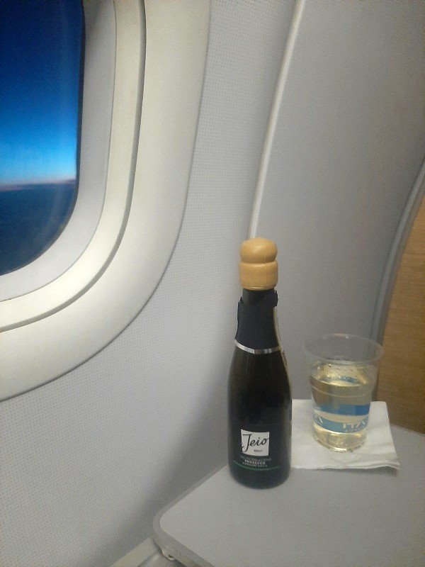 prosecco ita airways business class