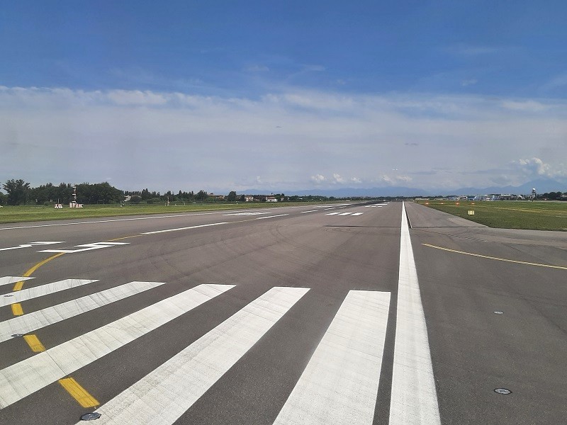 take-off departure runway milan linate airport ita airways flight