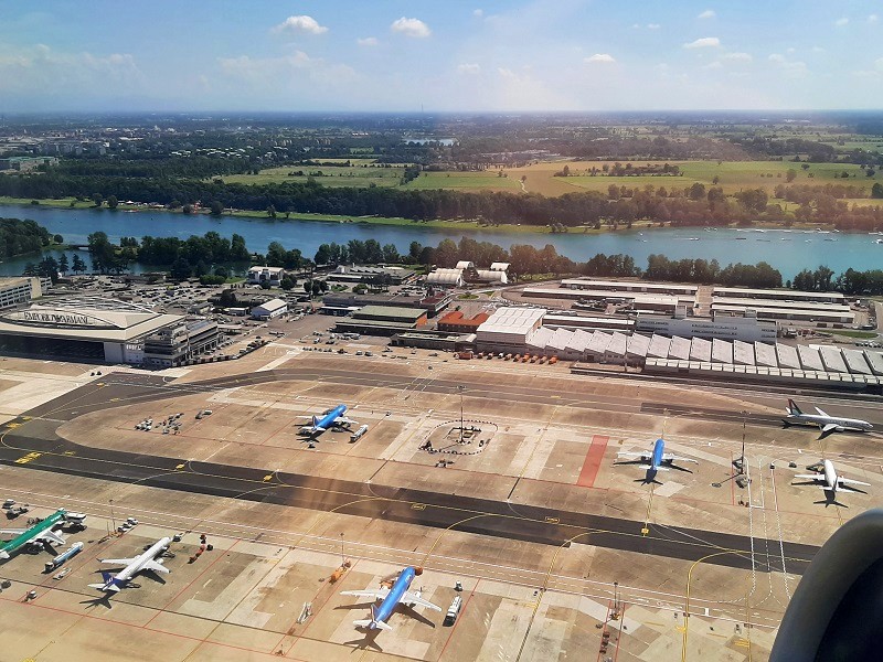 milan linate airport apron