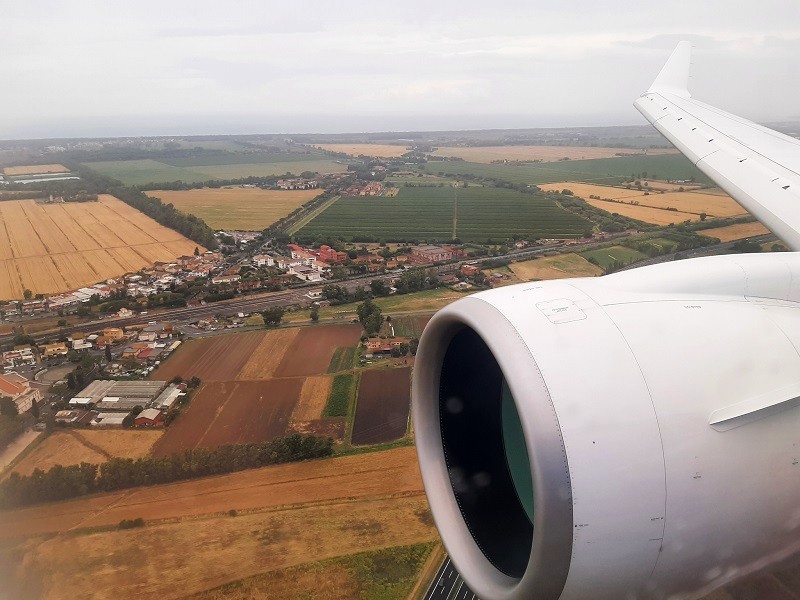 airbus a220 ita airways wing view