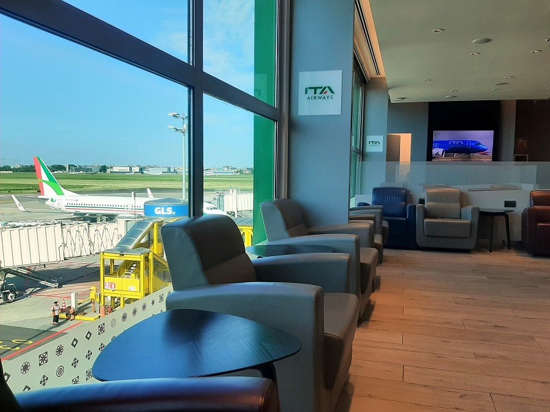 ita airways business lounge milan linate airport piazza della scala