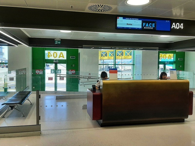 boarding gate milan linate airport flight rome fiumicino