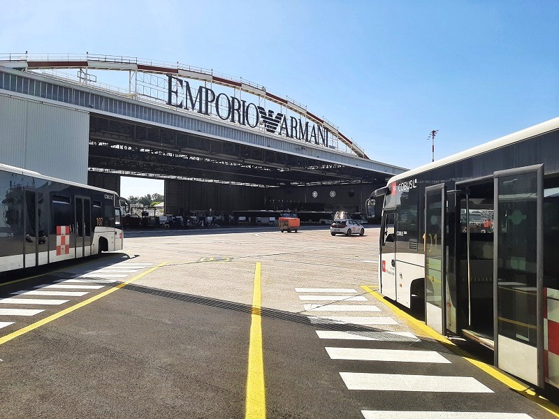 bus gate milan linate airport