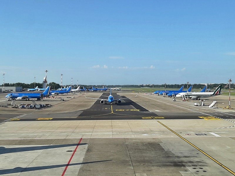 remote stands apron ita airways milan linate