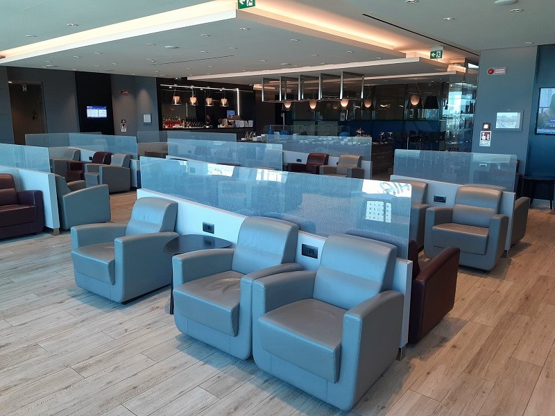 piazza della scala lounge ita airways milan linate