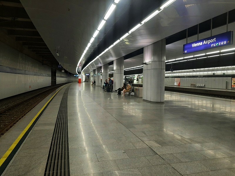 vienna airport train station