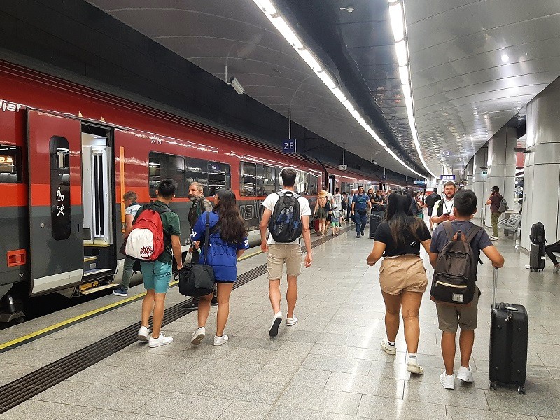 vienna airport railjet train