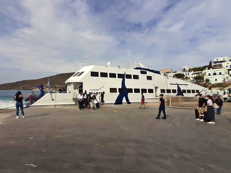 seajets adamantas milos catamaran western cyclades