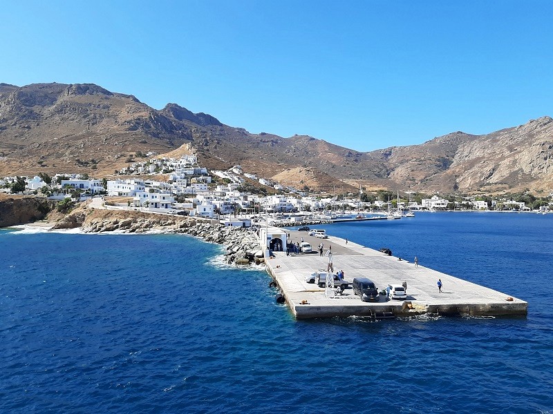 serifos island port western cyclades speedrunner