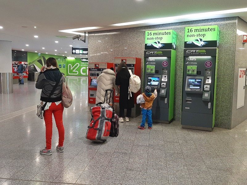 ticket machines vienna airport train