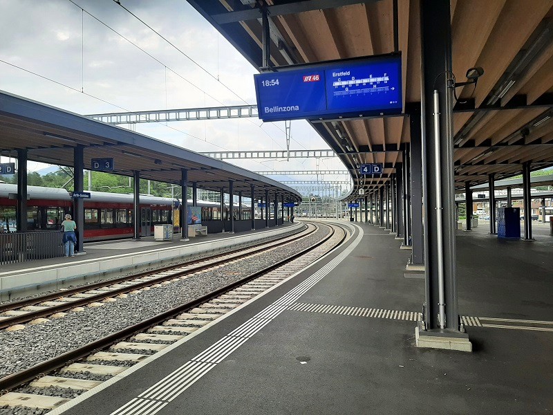 arth-goldau bellinzona train platform gotthard