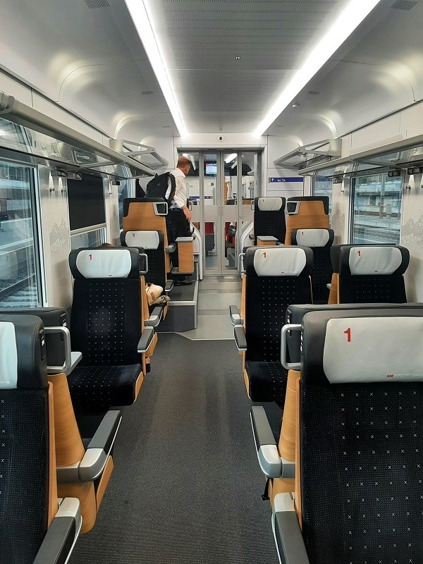 first class seats interregio train switzerland gotthard line