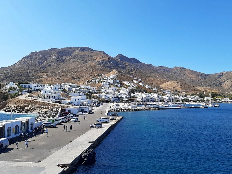 ferry quay livadi serifos