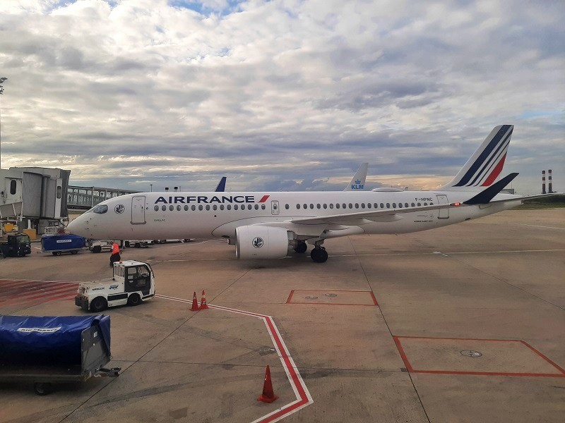 air france klm airbus a220 buy-on-board