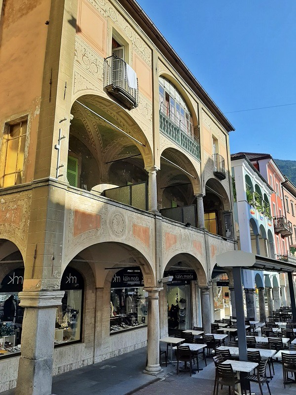 piazza grande locarno building