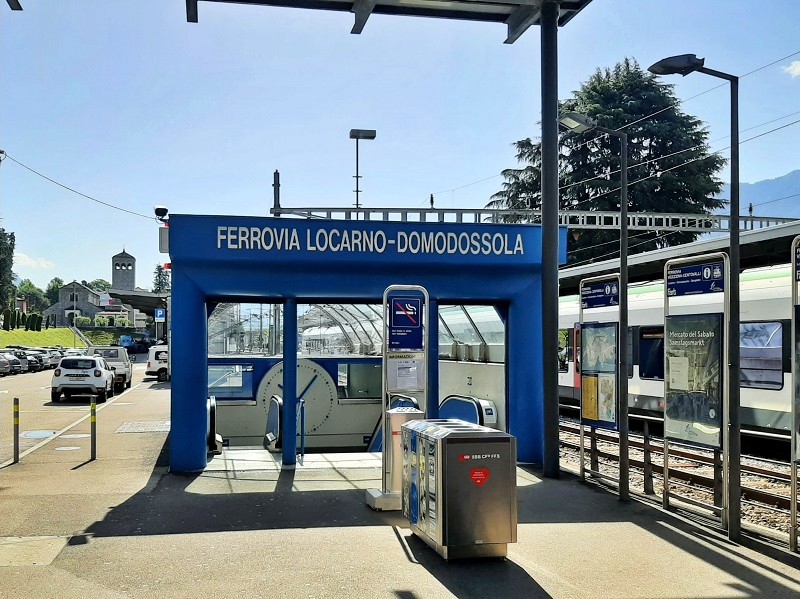 centovalli locarno station entrance