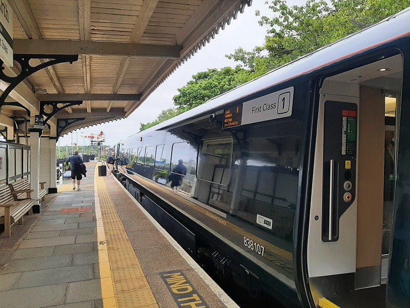 st erth station gwr train