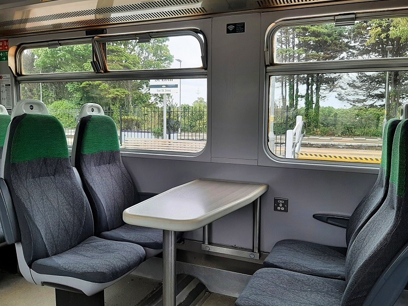 class 150 train gwr seats