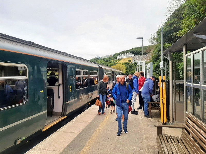 st ives train gwr class 150