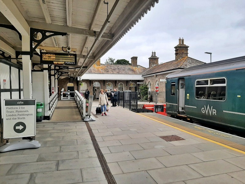 st erth station gwr class 150 train