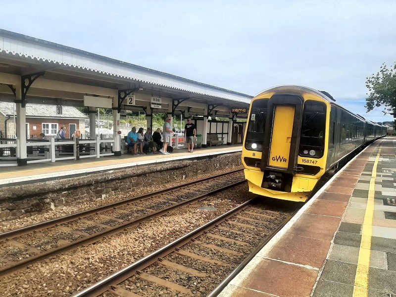 Class 158 GWR st erth station