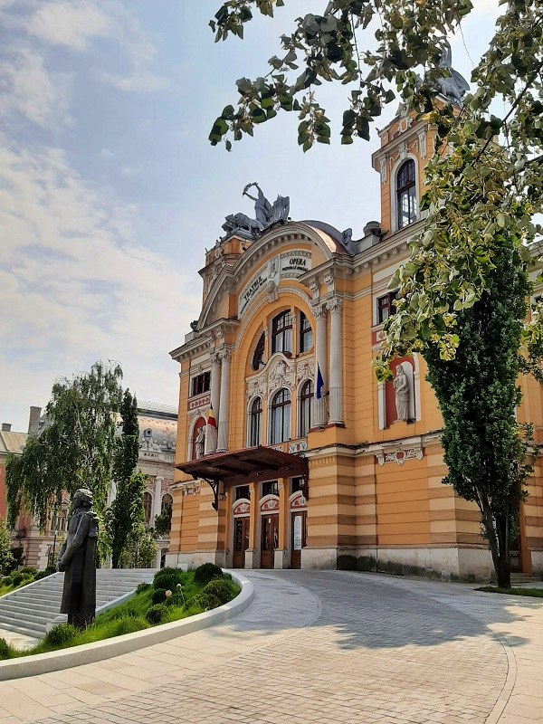 opera building Cluj-napoca day trip