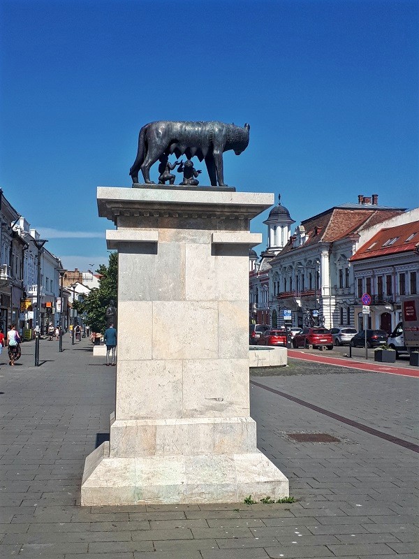 romulus and remus statue