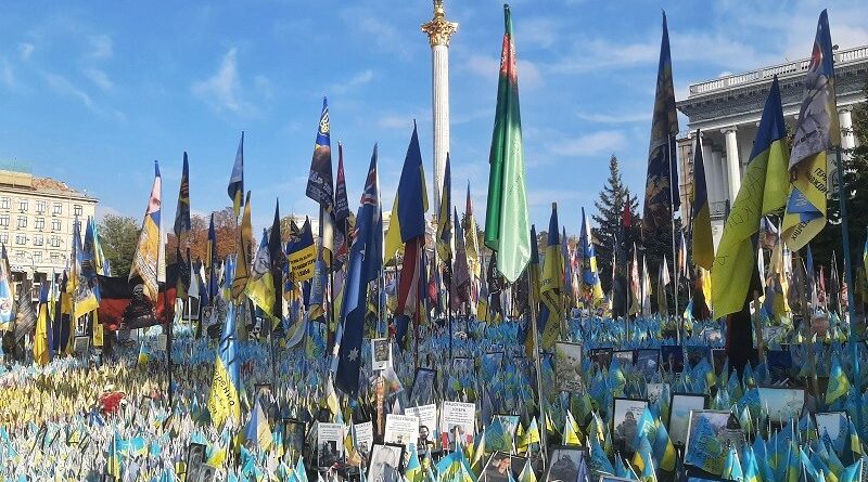 Maidan Nezalezhnosti ukrainian flags is ukraine safe to travel to risks