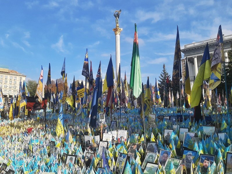 Maidan Nezalezhnosti ukrainian flags is ukraine safe to travel to risks