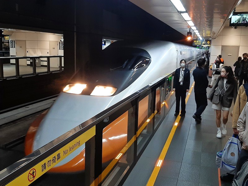 taiwanese high-speed bullet train