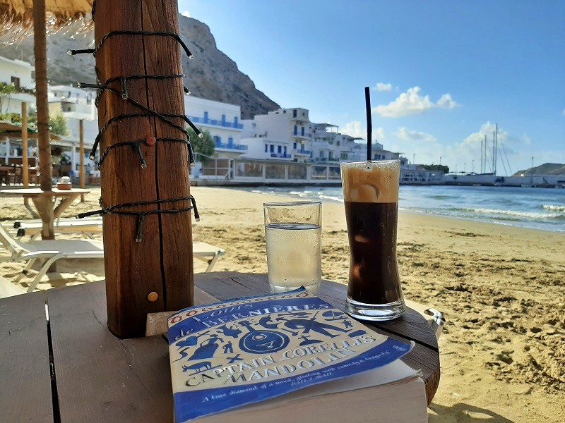 frappé beach greece kamares sifnos