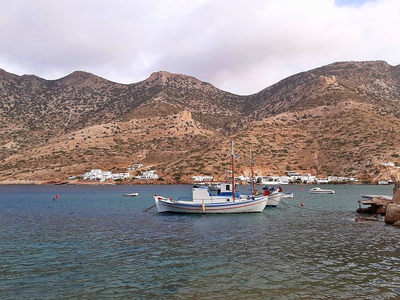 kamares bay fishing boats