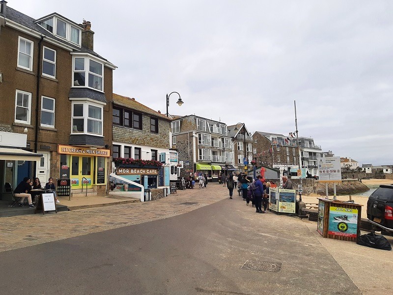 houses cafés harbour