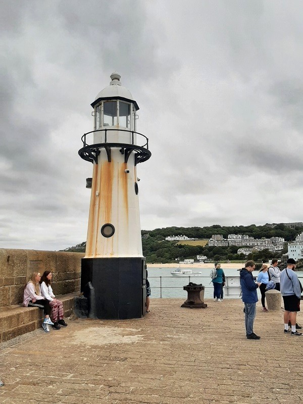 smeaton's pier lighthouse st ives