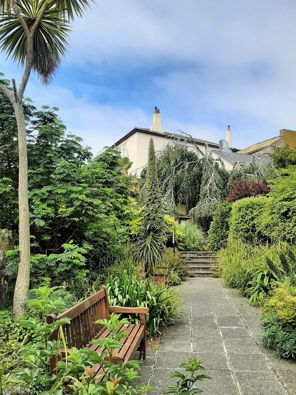 st ives memorial gardens