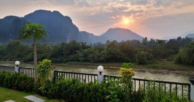 nam song river sunset vang vieng laos methanol tourist poisoning alcohol