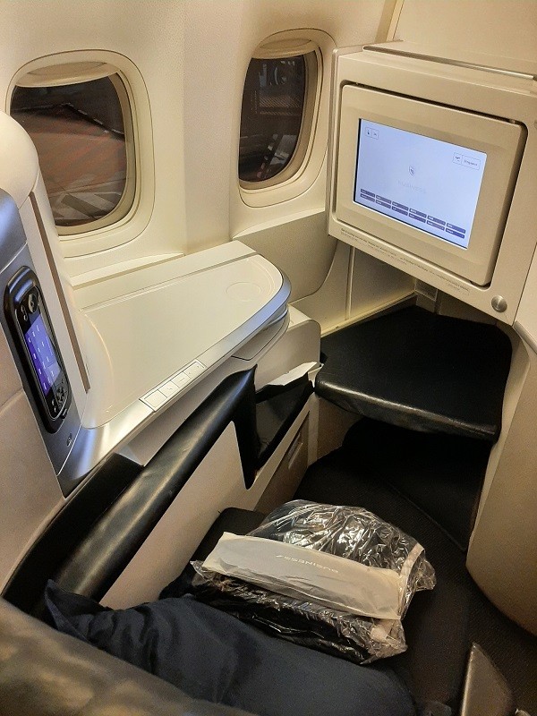 air france boeing 777-300 business class window seat