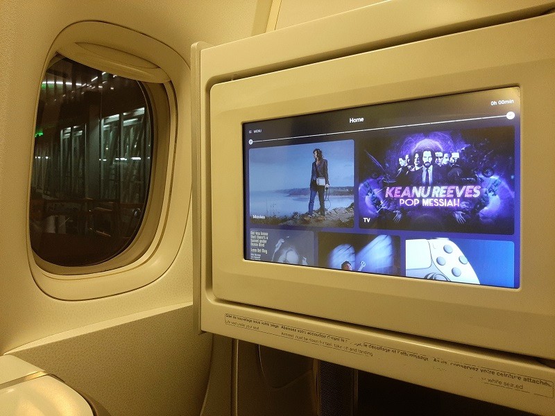 in-flight entertainment screen ife air france boeing 777 business class