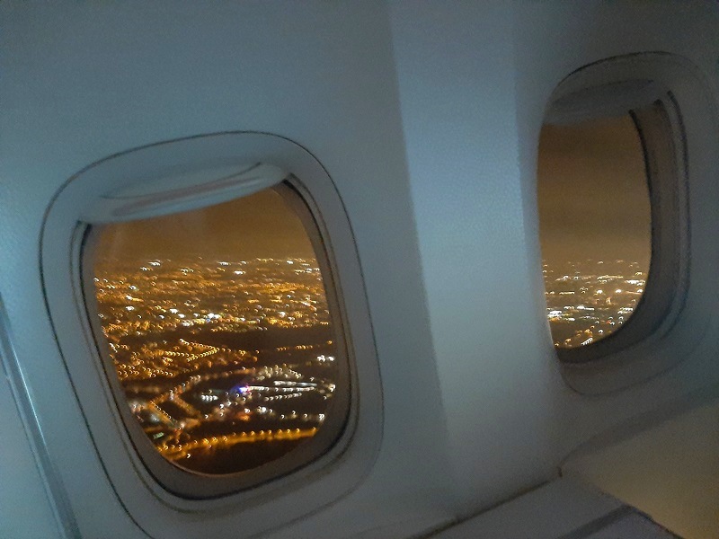 evening take-off paris charles de gaulle airport air france business class boeing 777 singapore