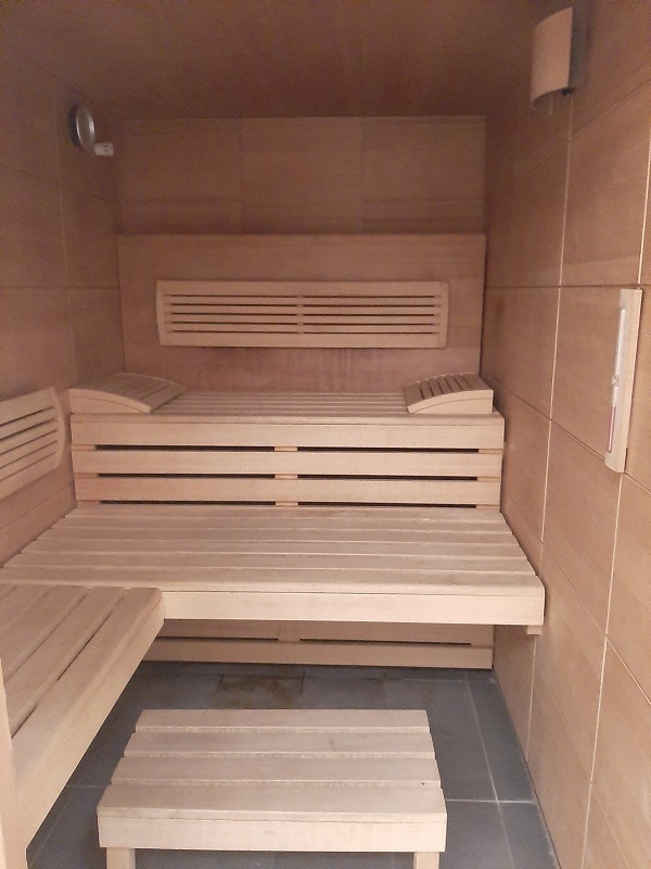 sauna cabin