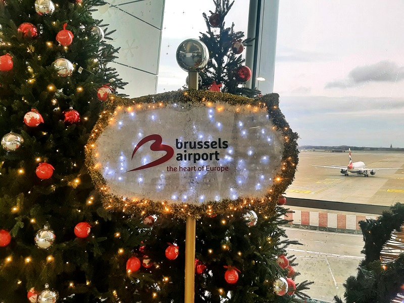 brussels airport christmas tree